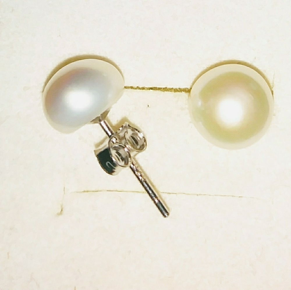 Natural Creamy White Pearl Pierced Stud Women's St